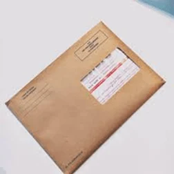 Bruine envelop met brief